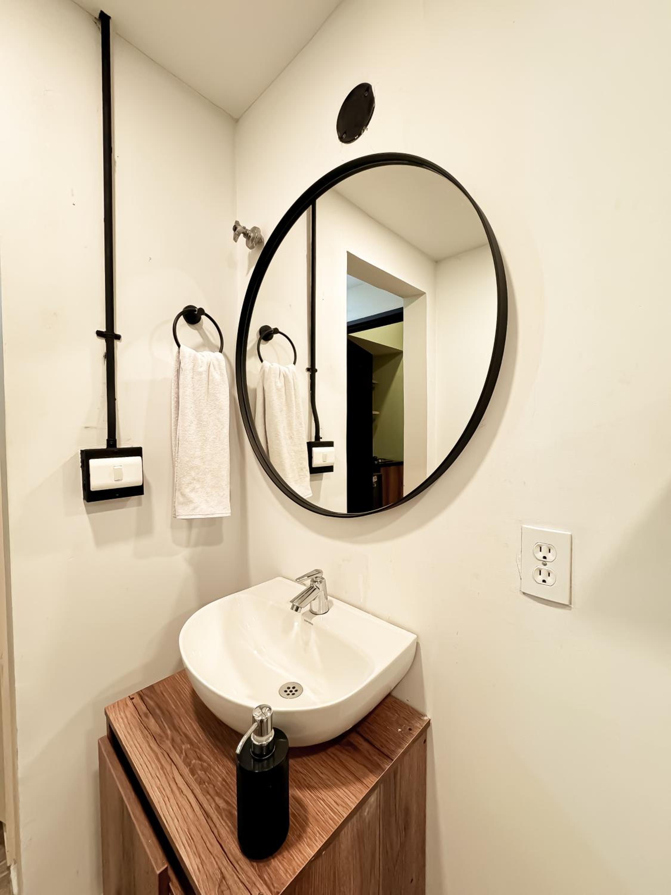 Apartamento amoblado asiste a Guns N Roses NID201 By Roots Rentals
