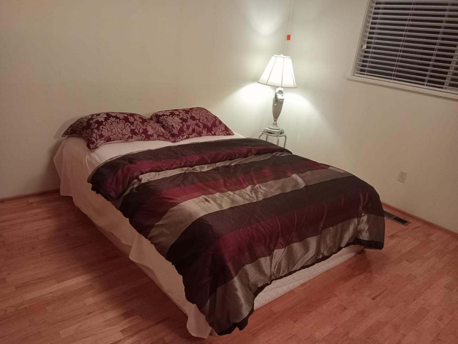 Year End Sale- Cheap & Deluxe Room Near Surrey Mall