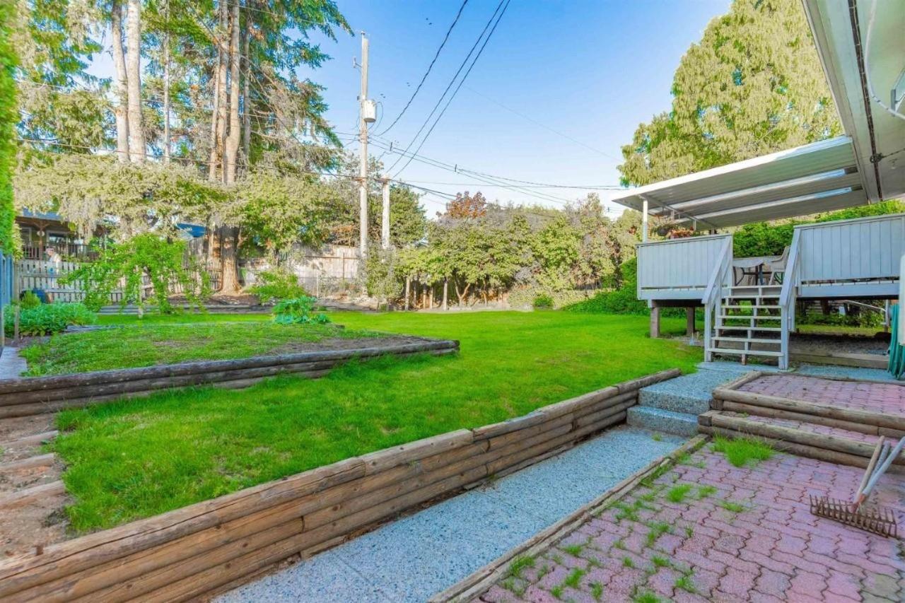 Year End Sale- Cheap & Deluxe Room Near Surrey Mall