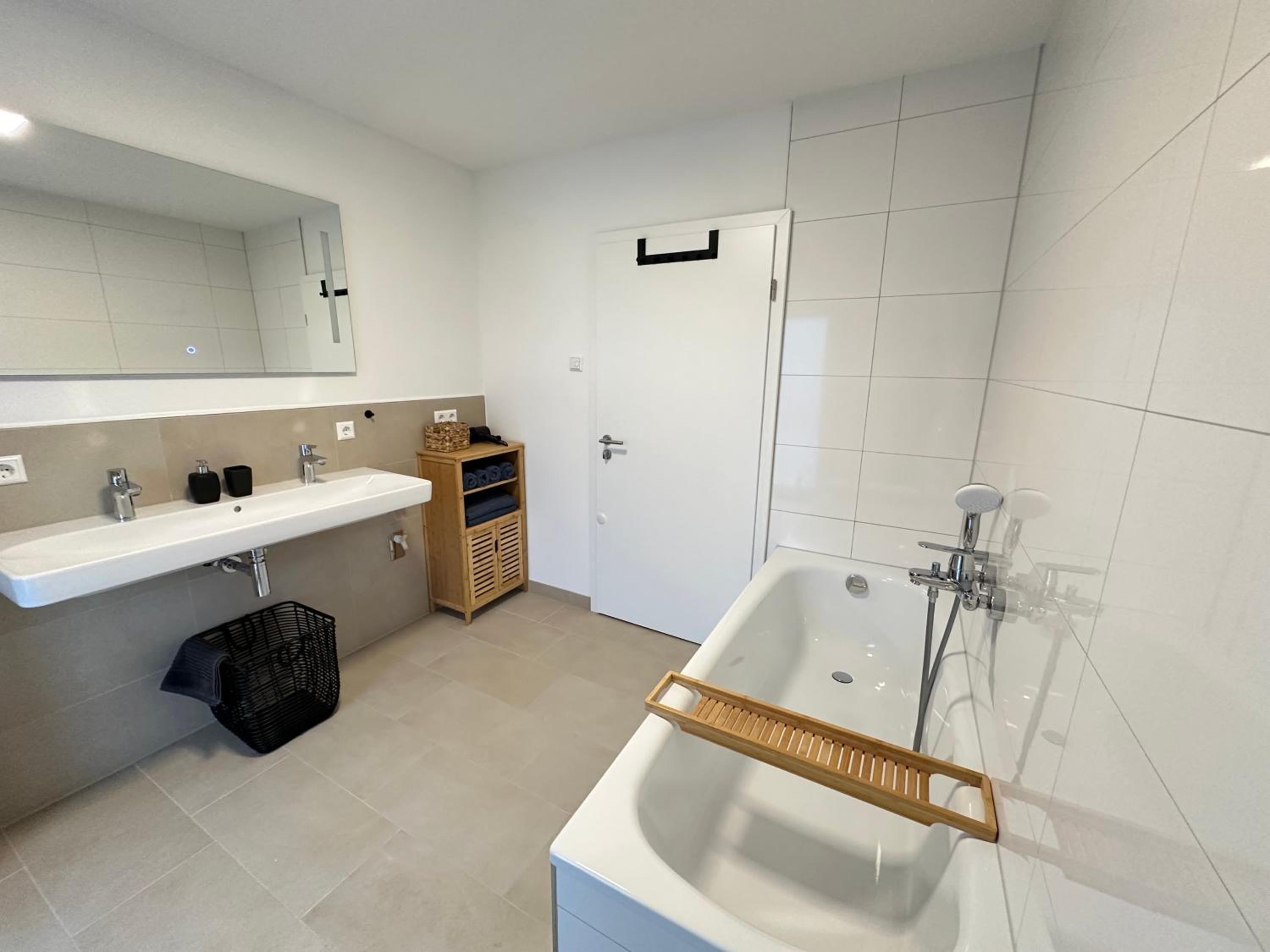 Modernes 2-Schlafzimmer Business EG Wohnung in Ehningen, IBM, Mercedes-Benz Sindelfingen, S-Bahn und A81 mit Parkplatz