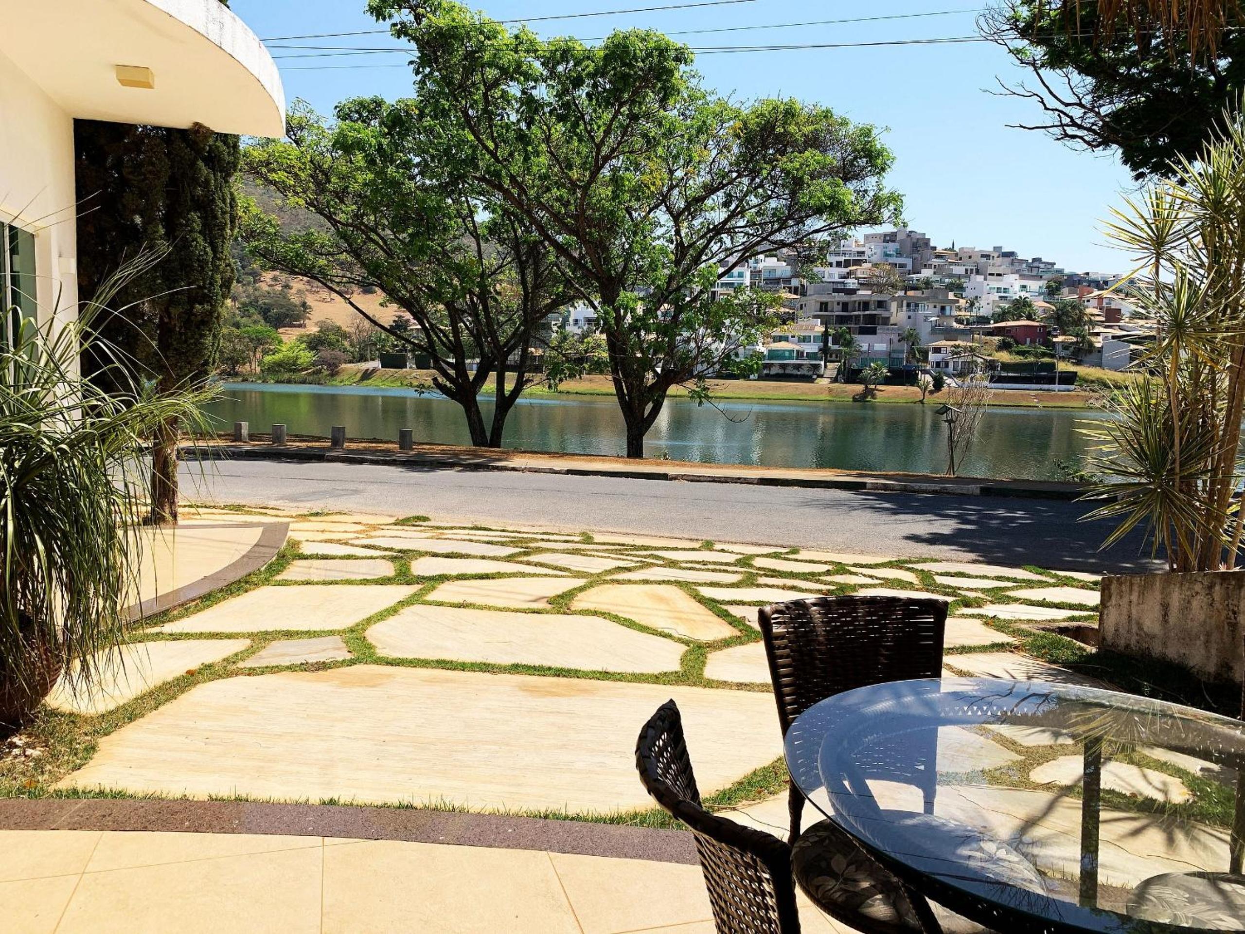 Suíte com Vista para o Lago em Capitólio em Escarpas do Lago