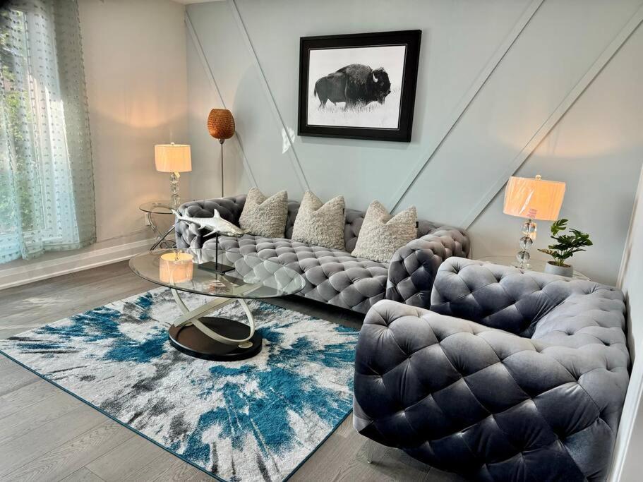 3 BR - Renovated - Free Onsite Parking