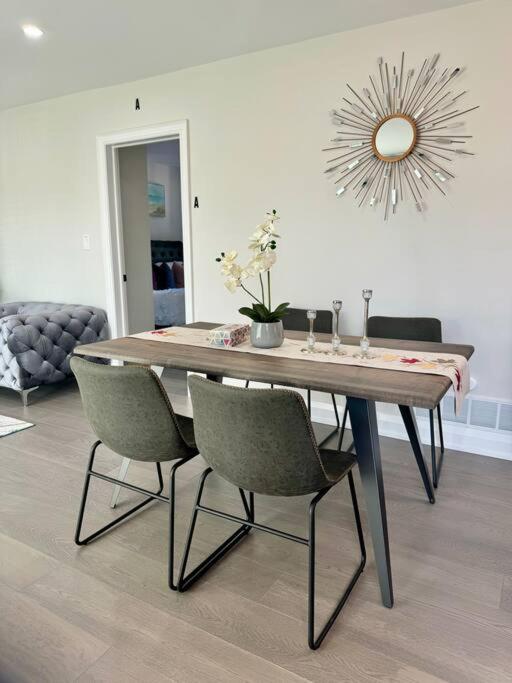 3 BR - Renovated - Free Onsite Parking