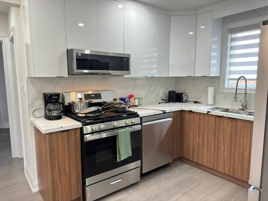 3 BR - Renovated - Free Onsite Parking