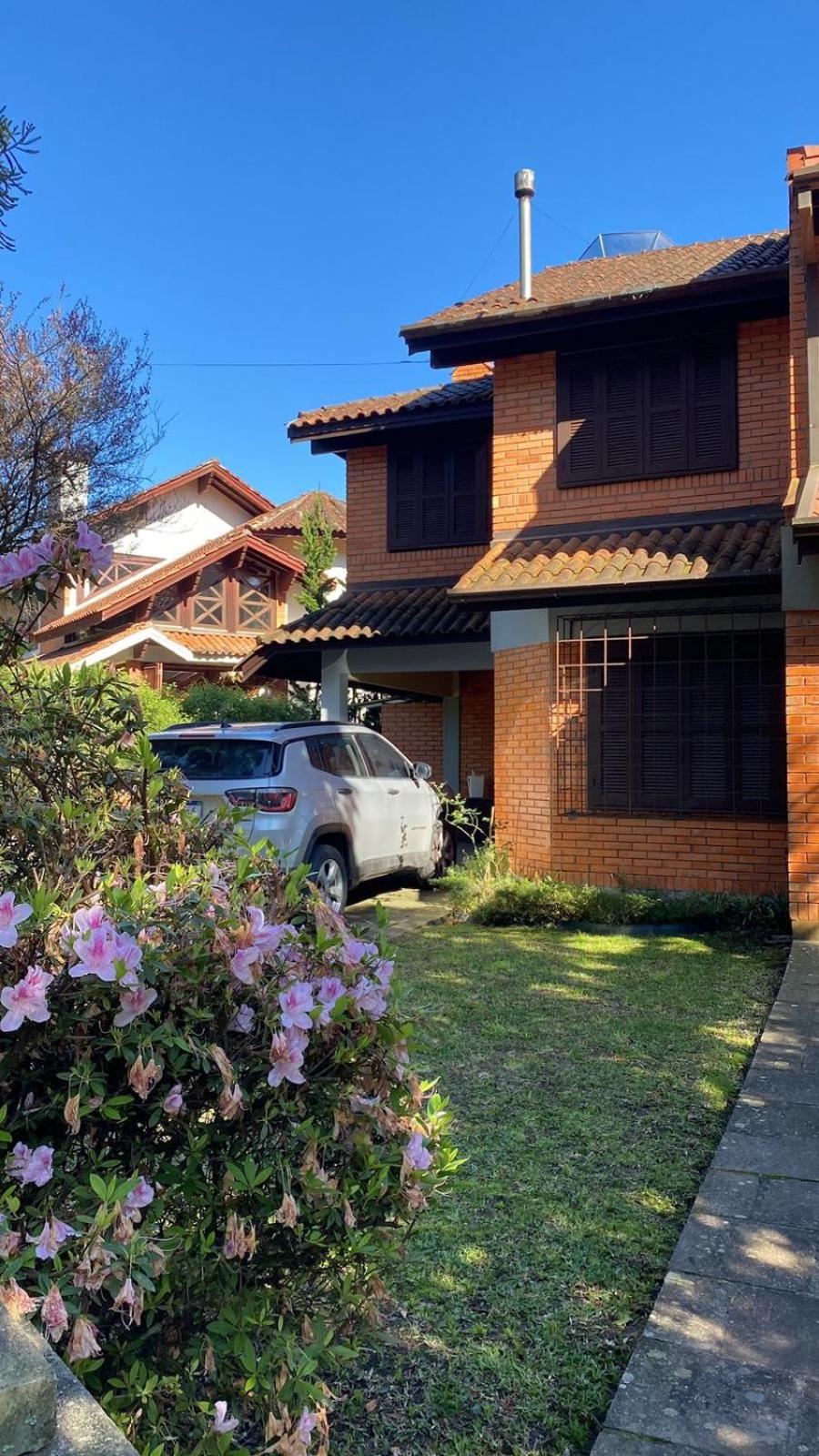 Sobrado do Lago Gramado - Localizado em um Bairro Nobre e arborizado