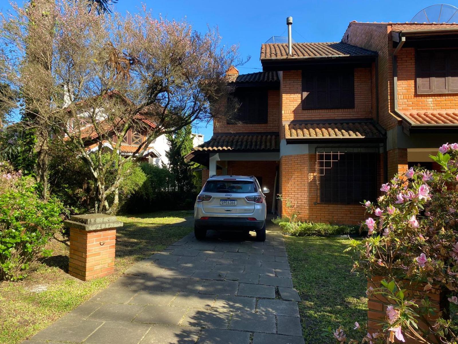 Sobrado do Lago Gramado - Localizado em um Bairro Nobre e arborizado