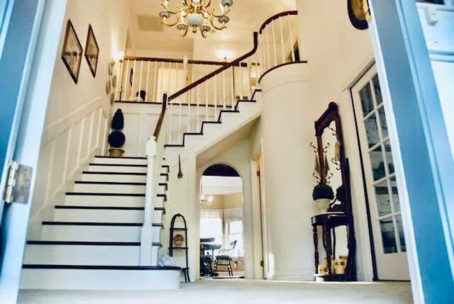 Pinkies Place-Hot Tub-Sleeps 11-Pet Friendly view 5