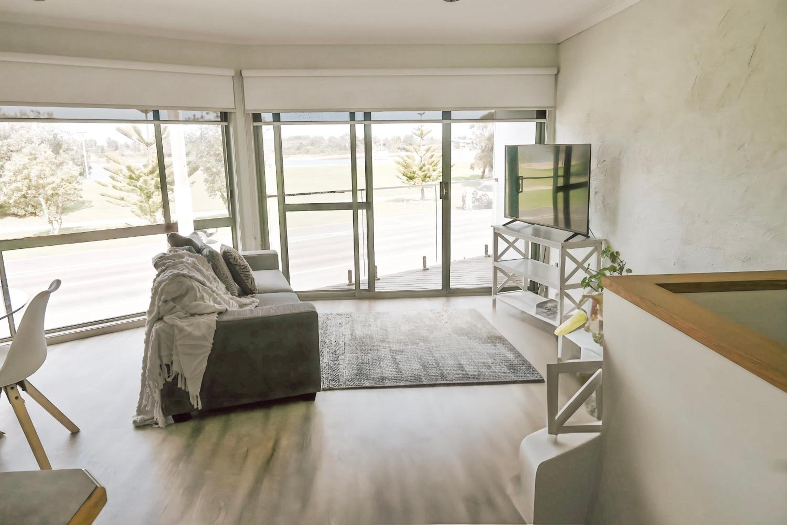 Driftwood Townhouse - Waterfront-Central Location