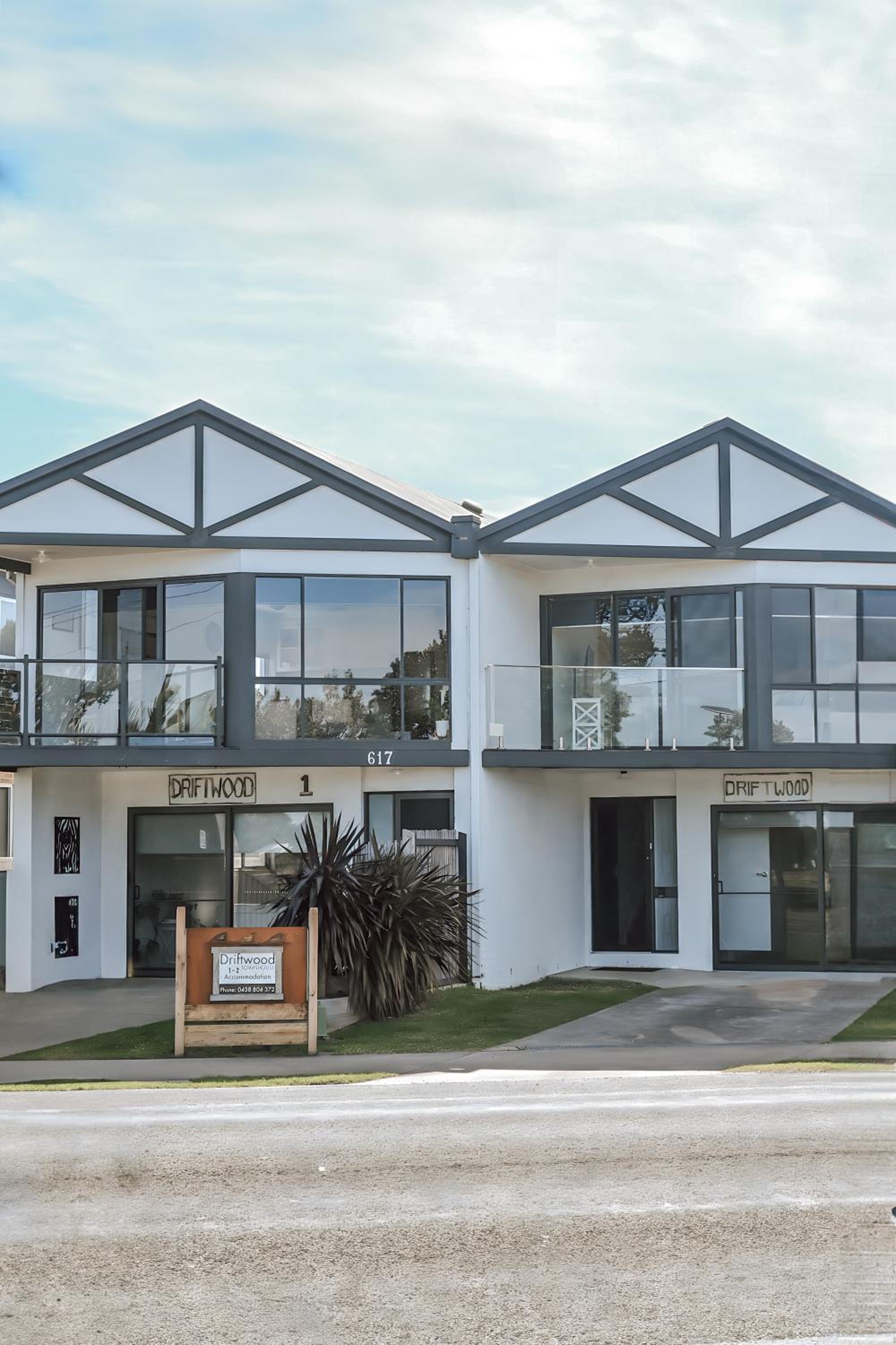 Driftwood Townhouse - Waterfront-Central Location