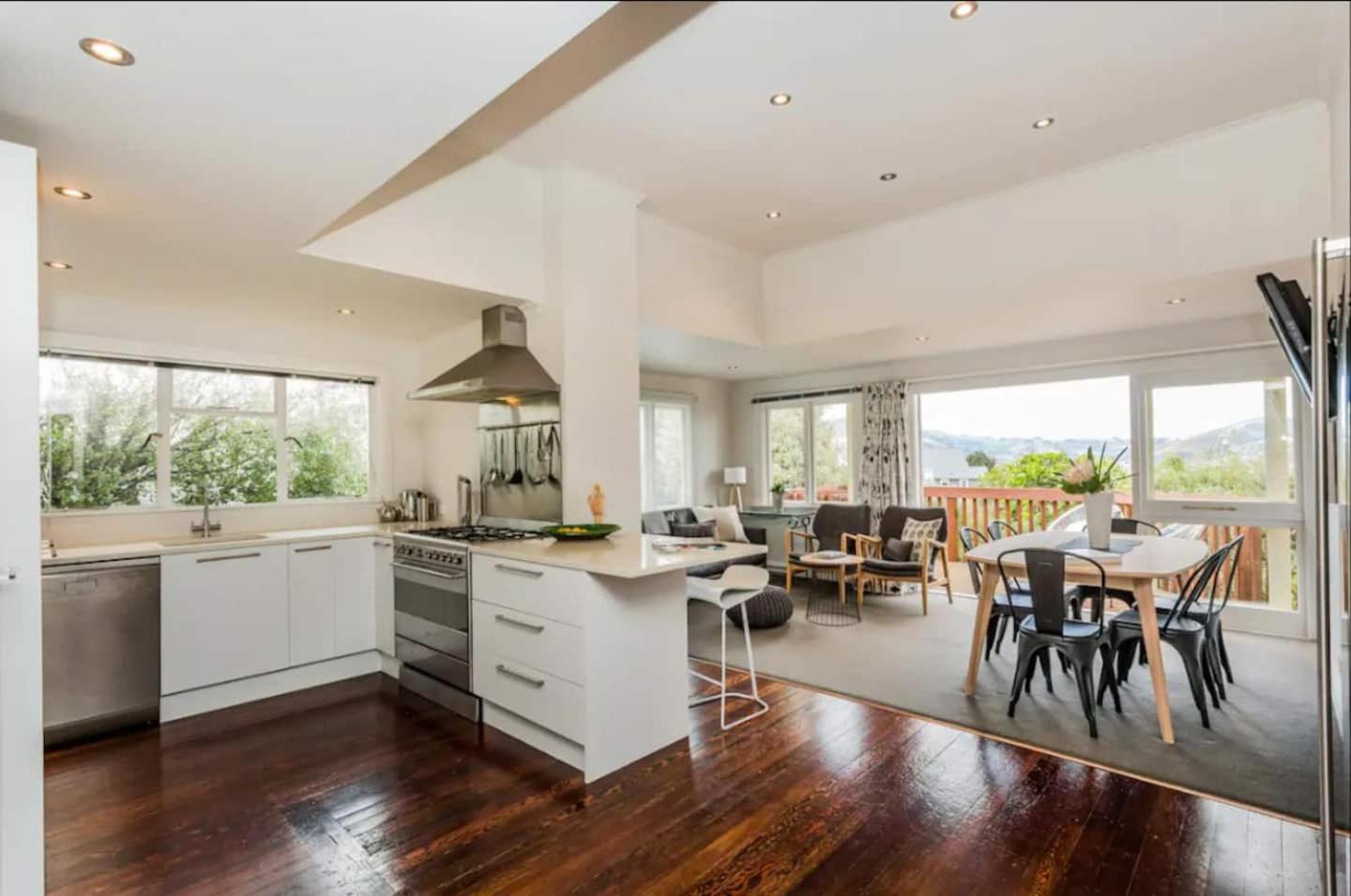 Luxury Home, Modern Living view 2