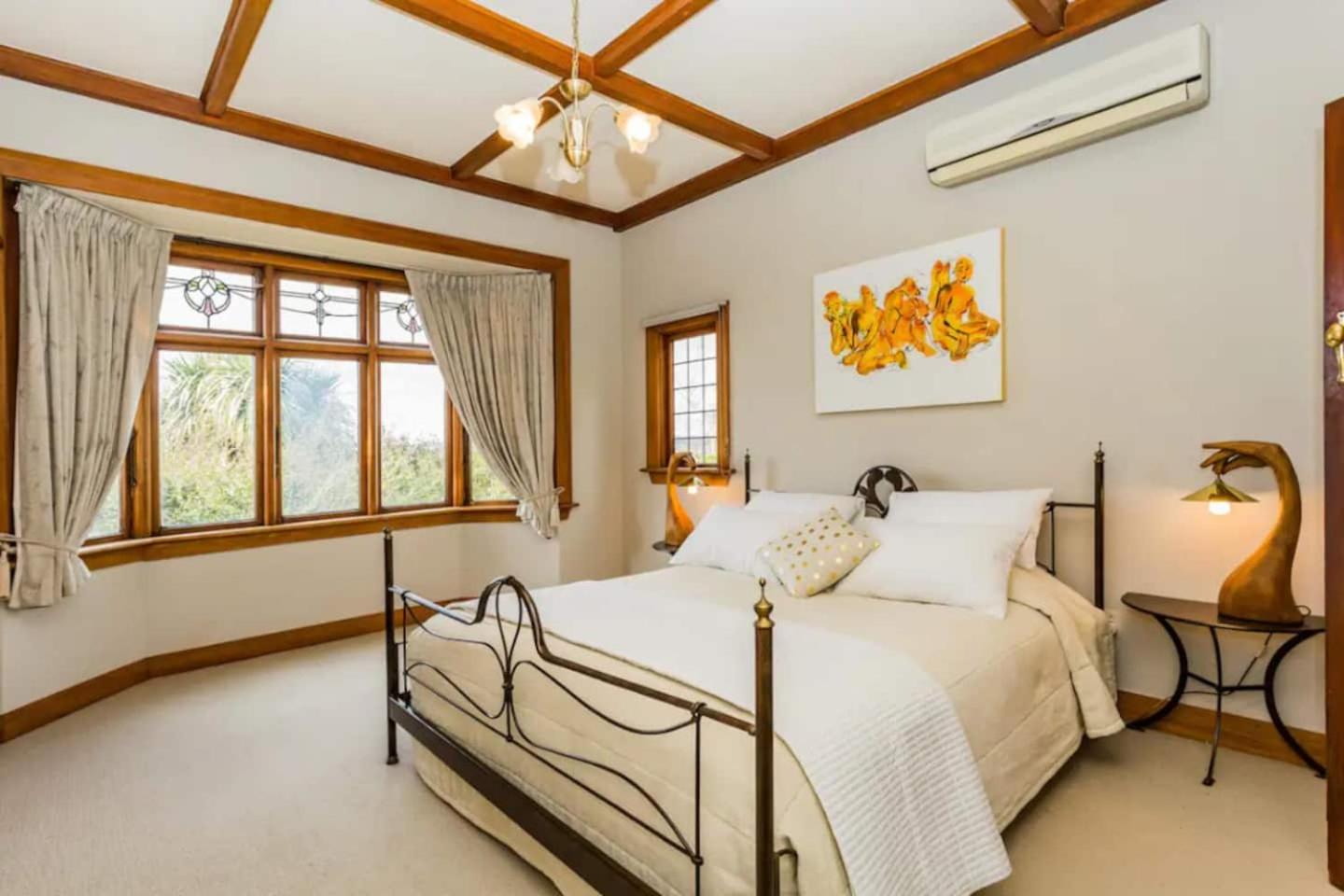 Luxury Home, Modern Living view 4