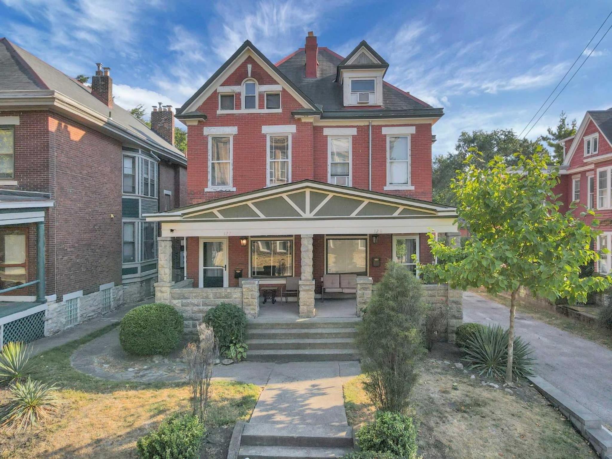 4 Bed Townhome near Goodale Park view 3