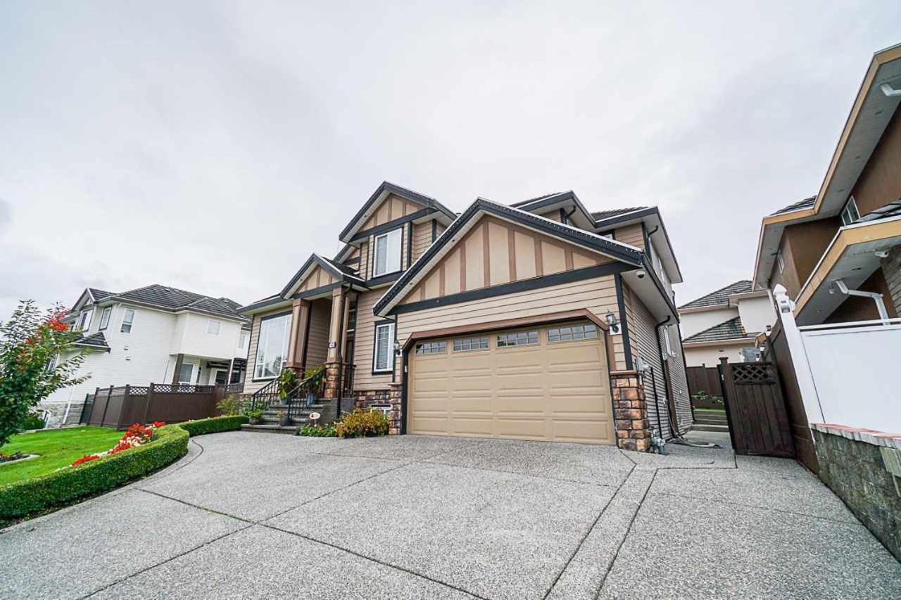 Deluxe Family Rooms in the best neighborhood in Surrey