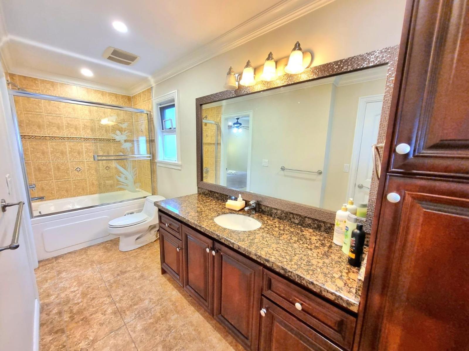Deluxe Family Rooms in the best neighborhood in Surrey