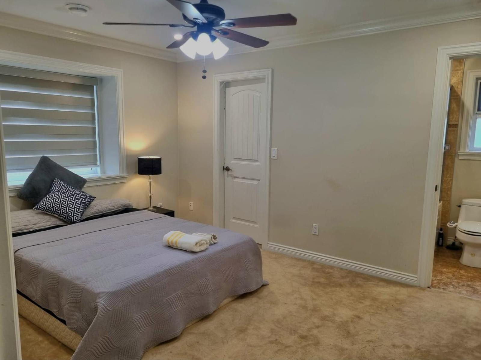 Deluxe Family Rooms in the best neighborhood in Surrey