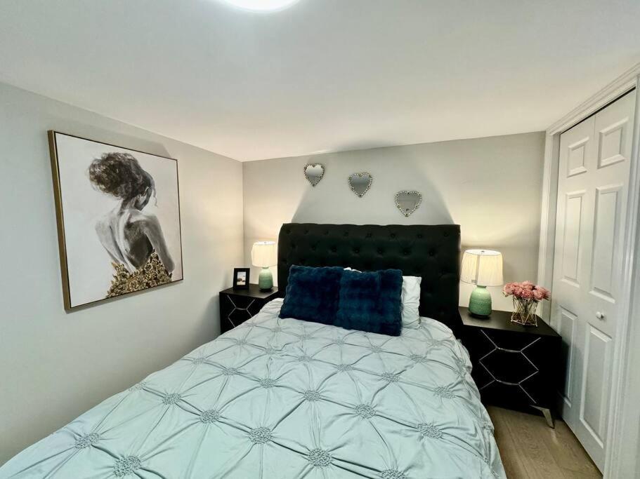 Renovated - Private Entrance & Kitchen - 1 Bedroom