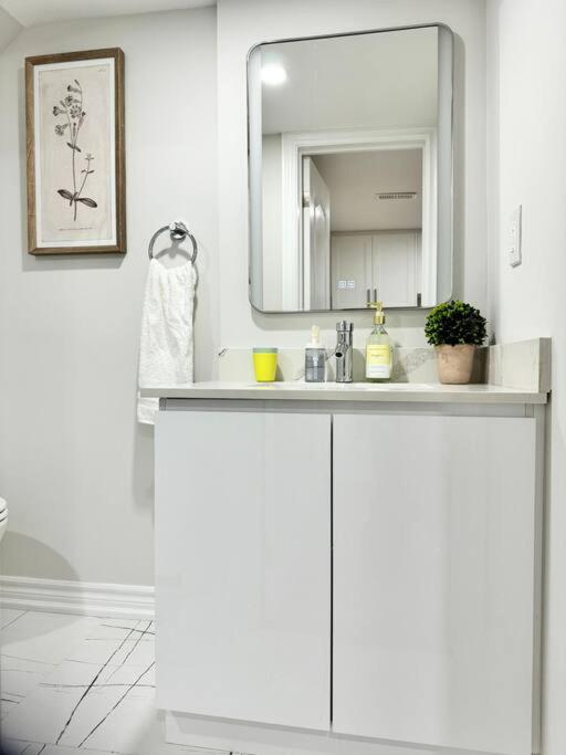 Renovated - Private Entrance & Kitchen - 1 Bedroom