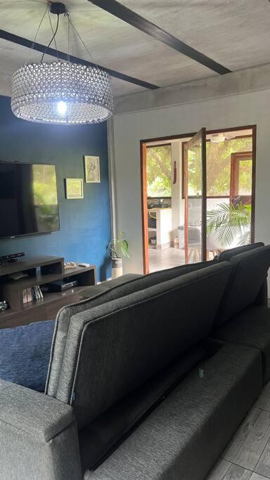 La Casita Debajo del Mango
