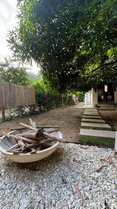 La Casita Debajo del Mango