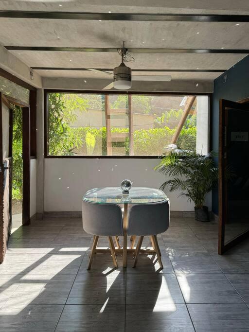 La Casita Debajo del Mango