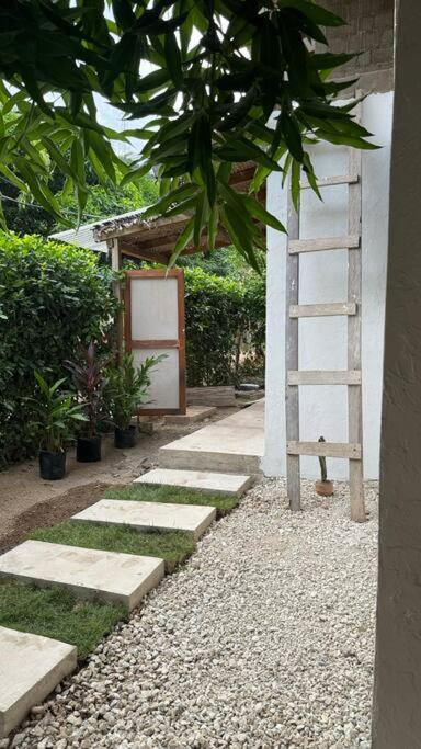 La Casita Debajo del Mango
