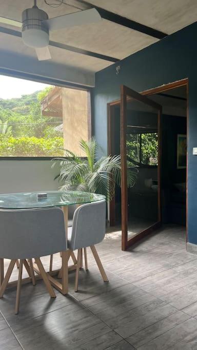 La Casita Debajo del Mango