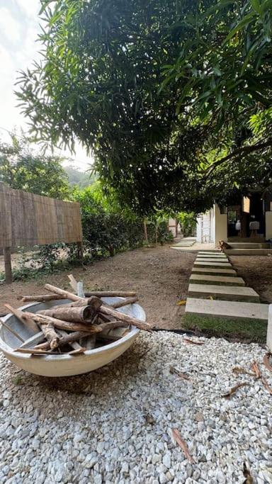 La Casita Debajo del Mango