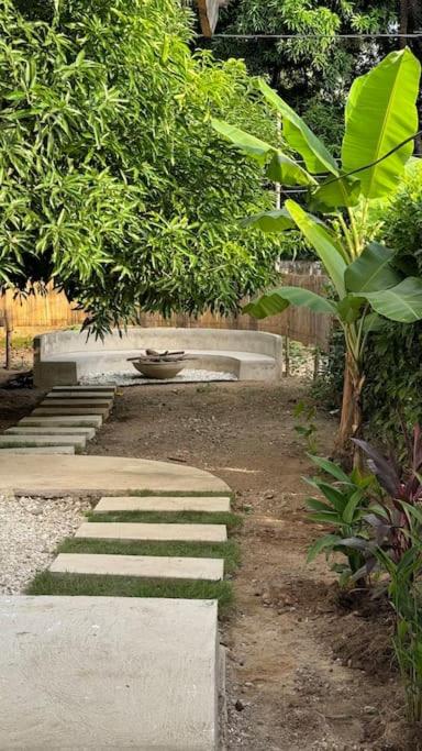 La Casita Debajo del Mango