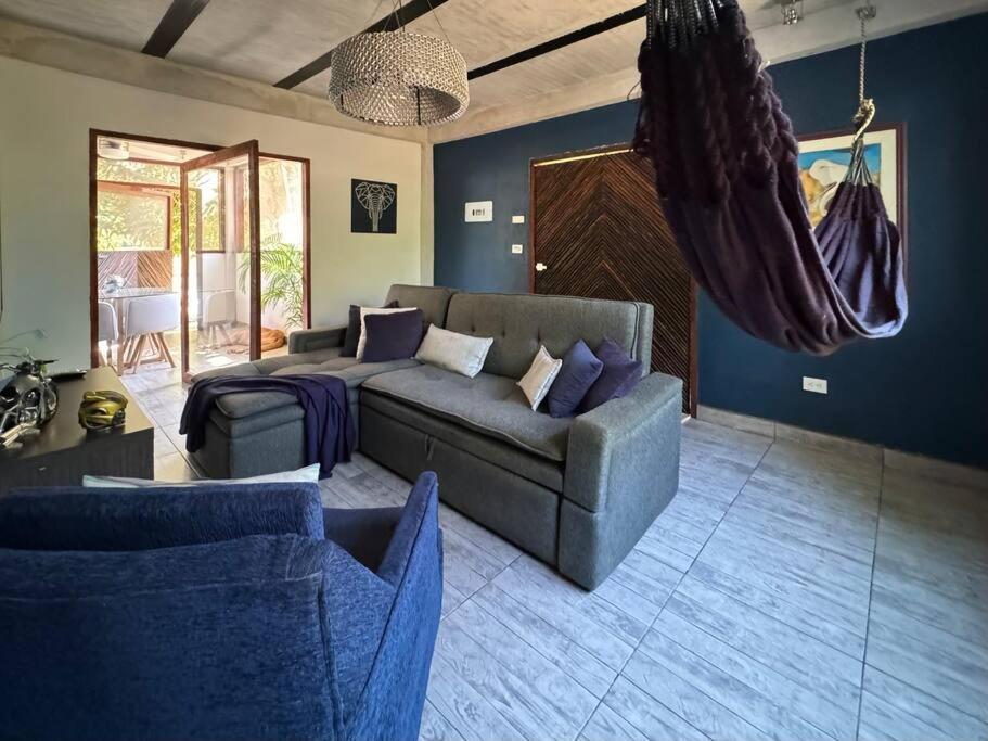 La Casita Debajo del Mango