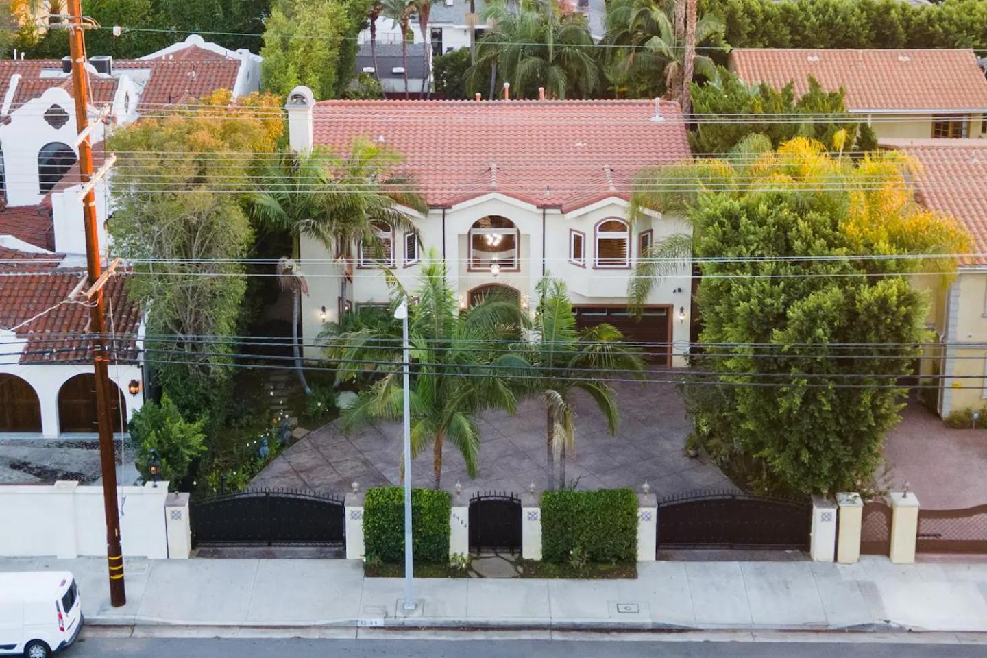 Posh Estate By Universal Studios