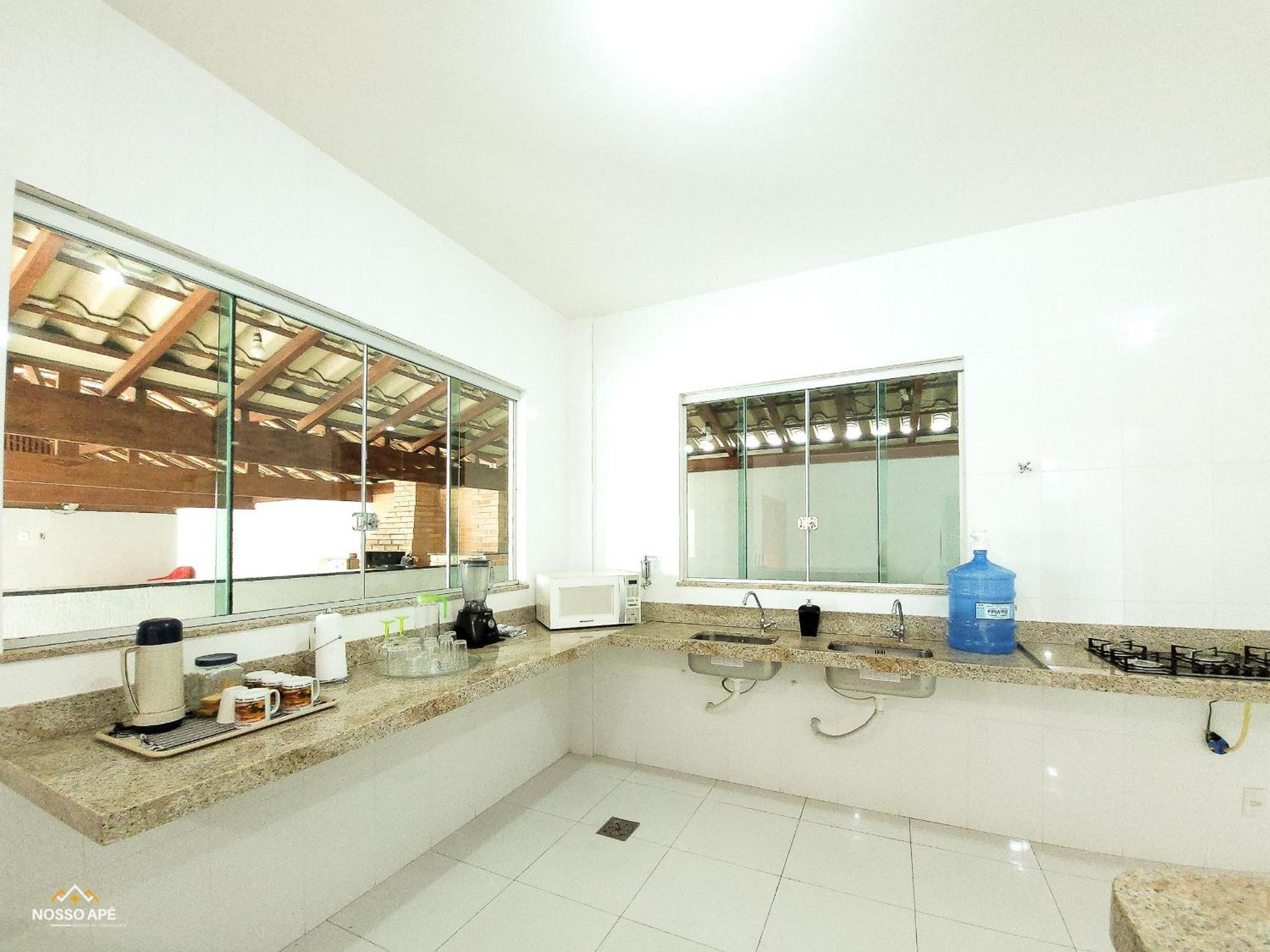 NossoApê Guarua: Piscina | Churrasqueira | Ar-condicionado