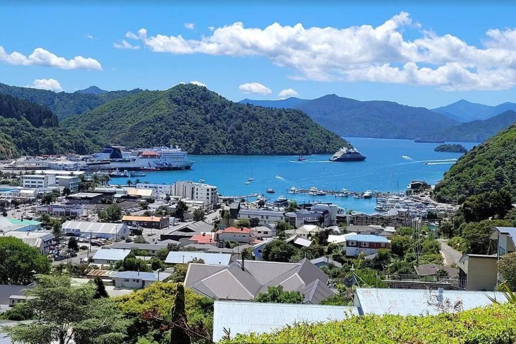Sunshine, Peaceful and the Best Harbour Views