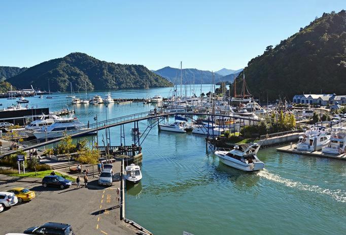 Sunshine, Peaceful and the Best Harbour Views