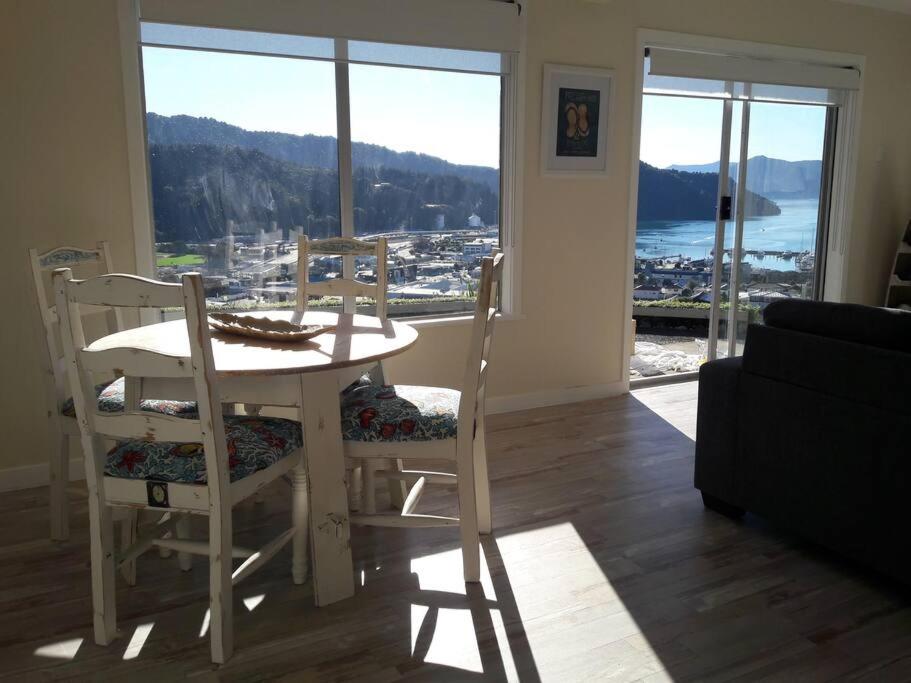 Sunshine, Peaceful and the Best Harbour Views