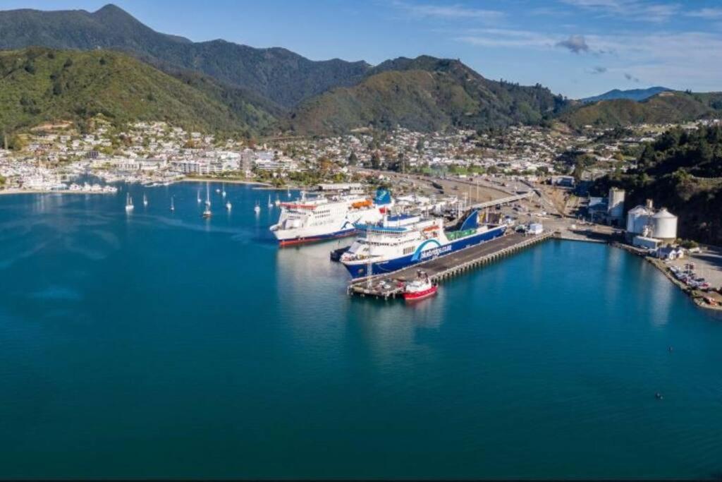Sunshine, Peaceful and the Best Harbour Views