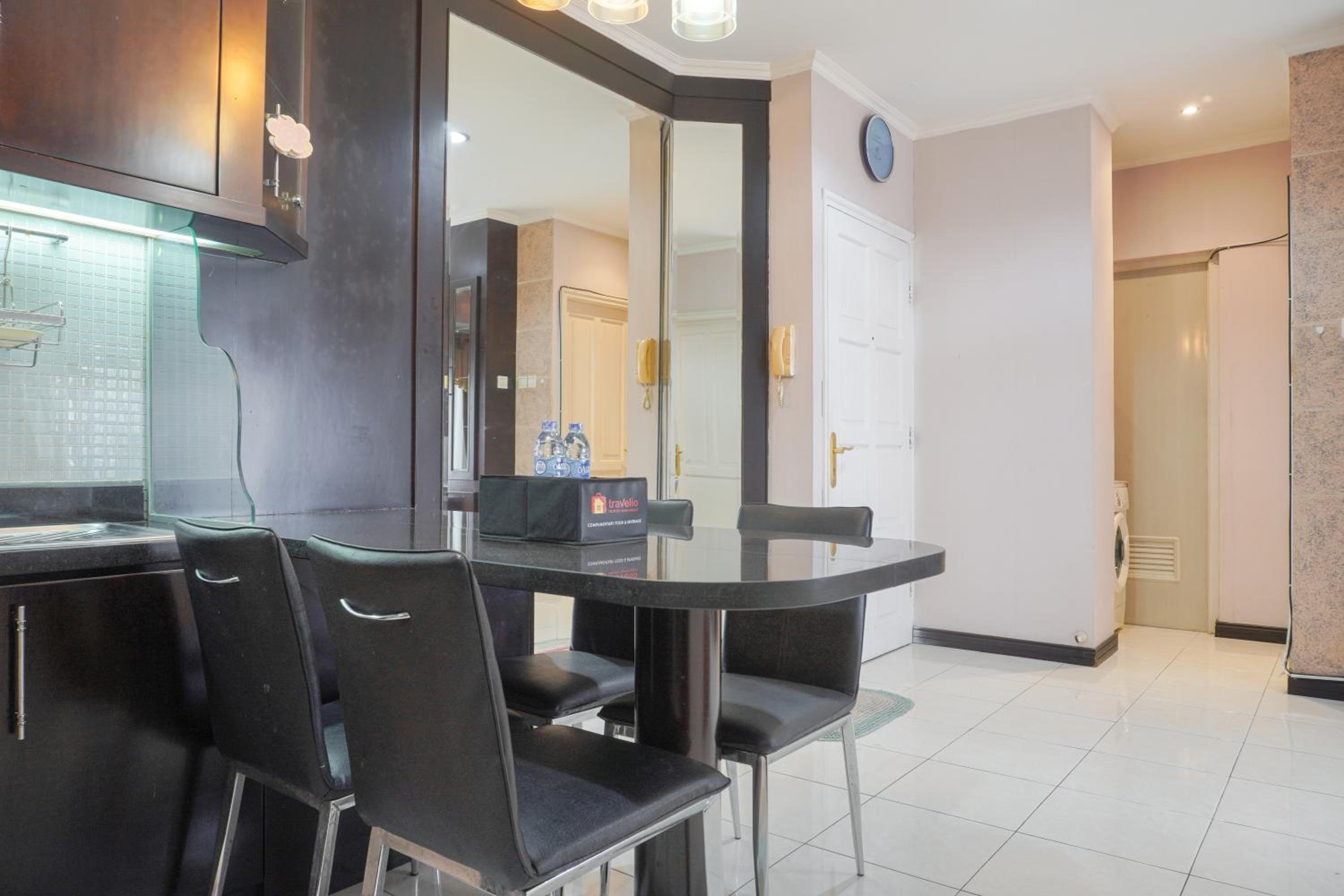 Cozy and Simply Look 2BR at 12nd Floor Puri Garden Apartment By Travelio view 4