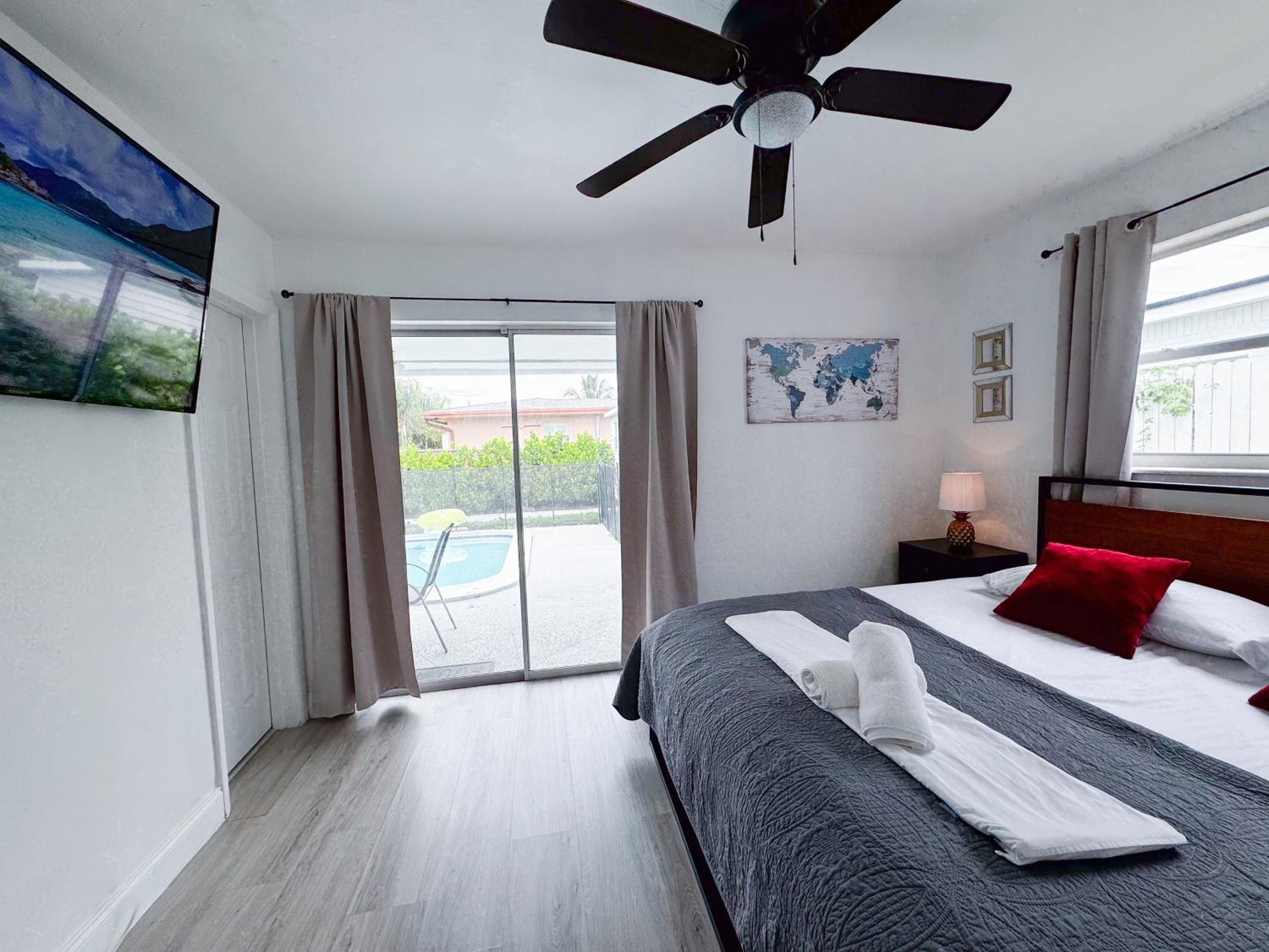 Fort Lauderdale Vacations - Tropical Villa, King Bed, Pool, Top Location - Property Image 2