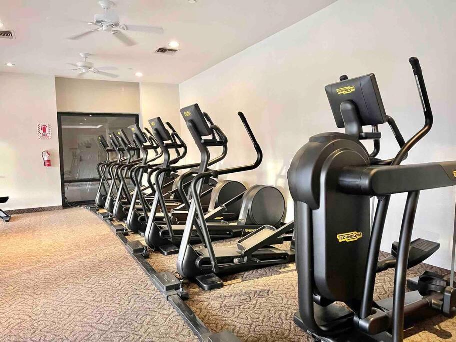 Desert Falls Getaway, Pets OK, Heated Pool and Spa,Golf view 5
