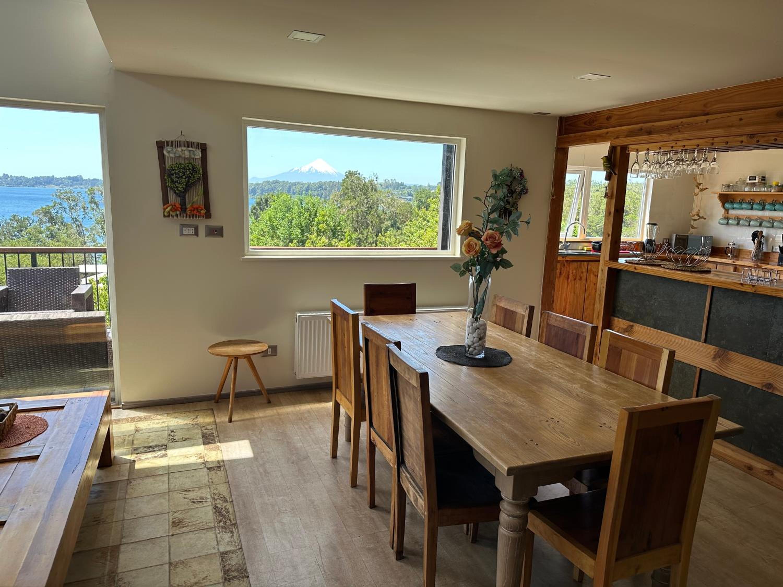 CASA del LAGO orilla PLAYA, PUERTO VARAS nueva en B00KING