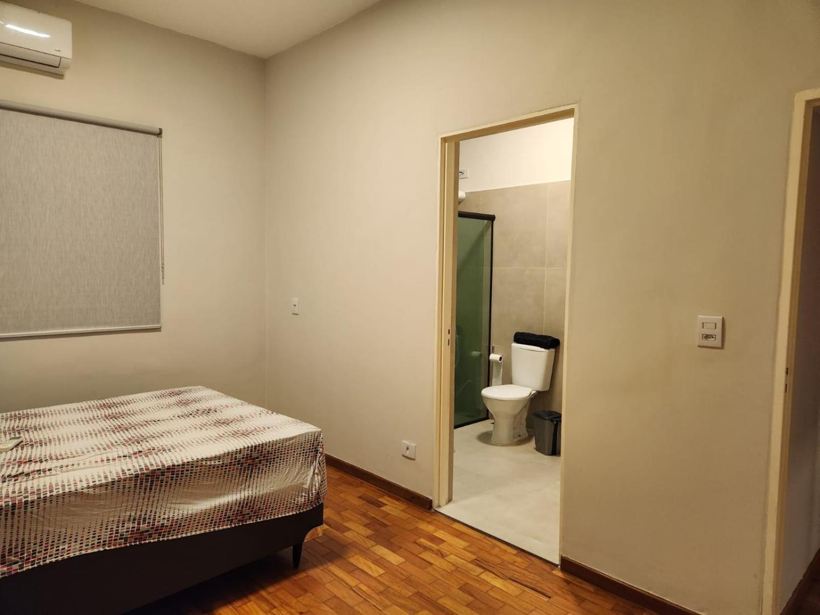 Casa contemporânea à beira do rio Paraná-VLC Stays