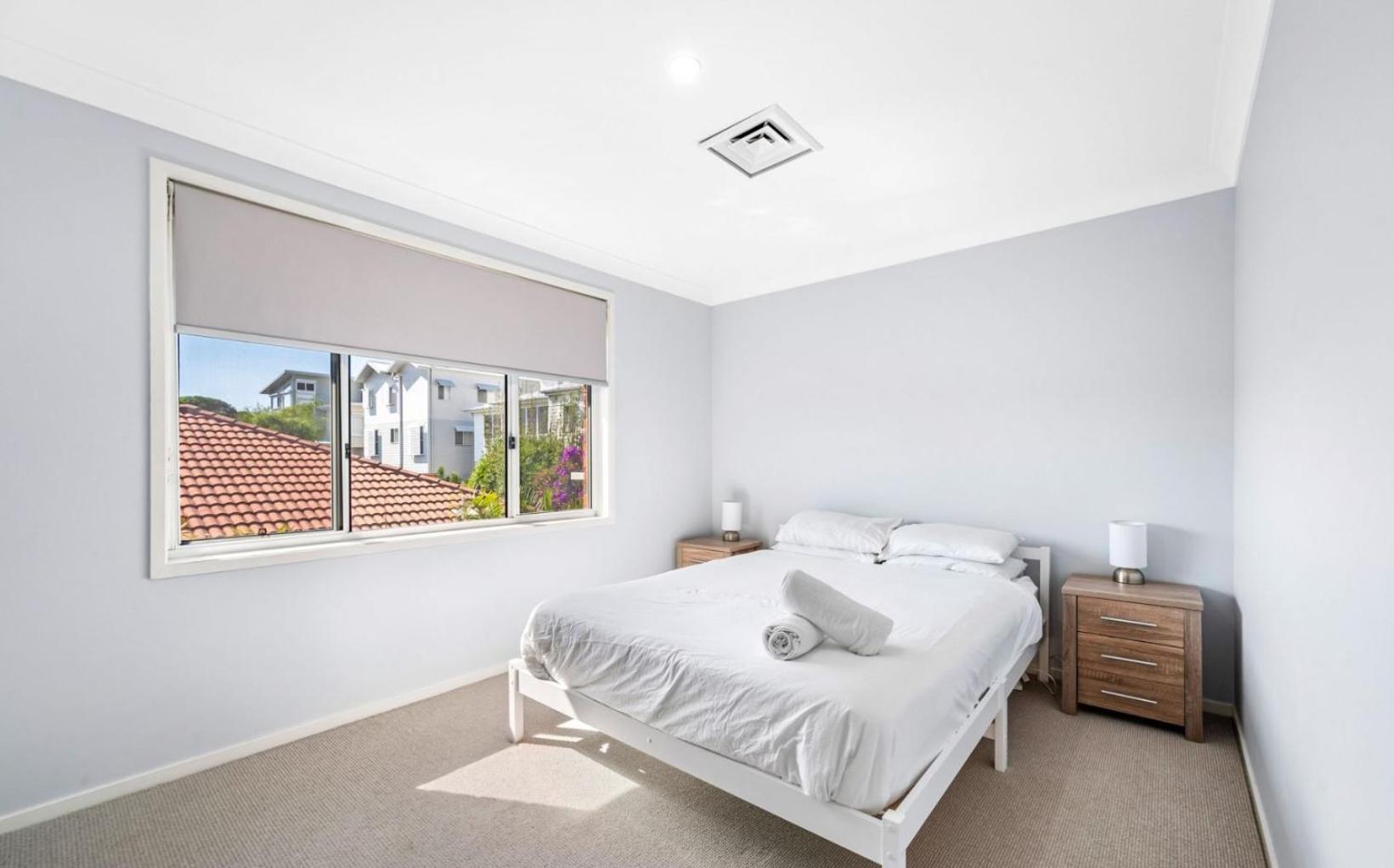 Cheerful 4-bedroom family retreat in Caves Beach