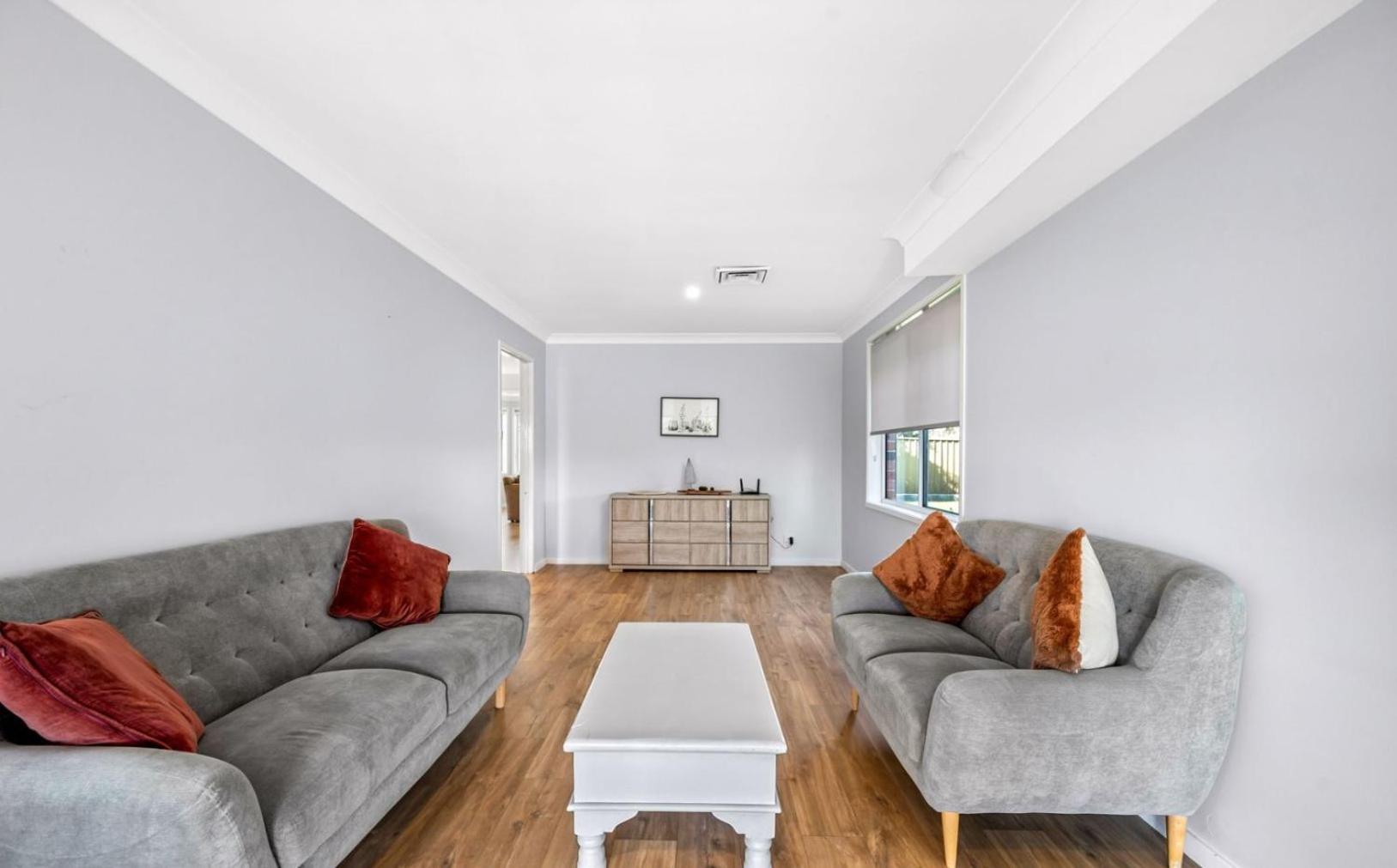 Cheerful 4-bedroom family retreat in Caves Beach