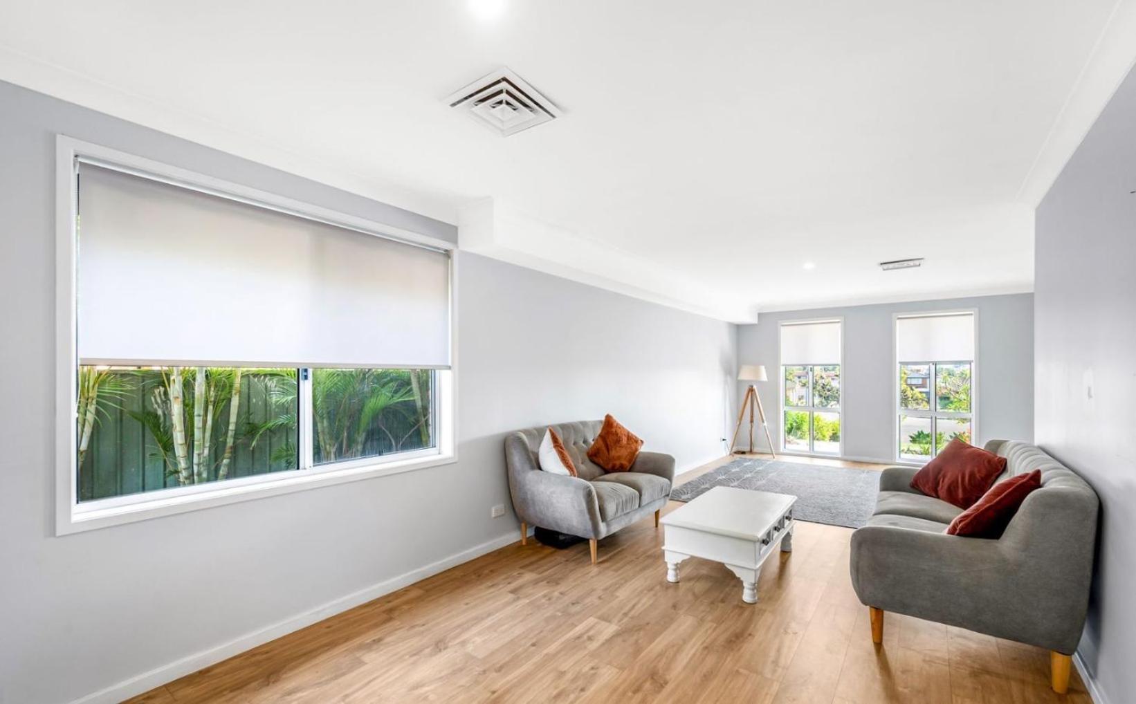 Cheerful 4-bedroom family retreat in Caves Beach