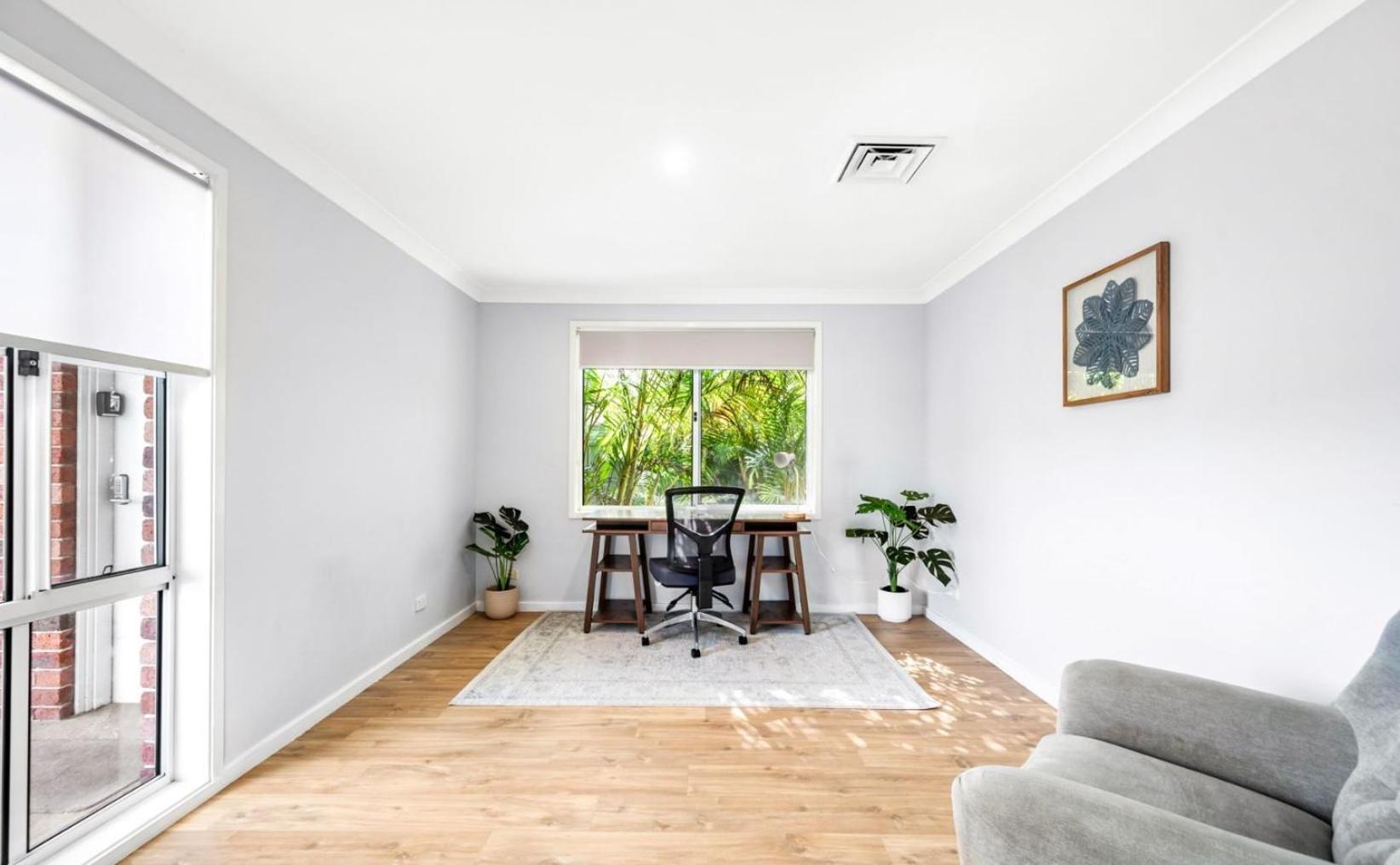 Cheerful 4-bedroom family retreat in Caves Beach