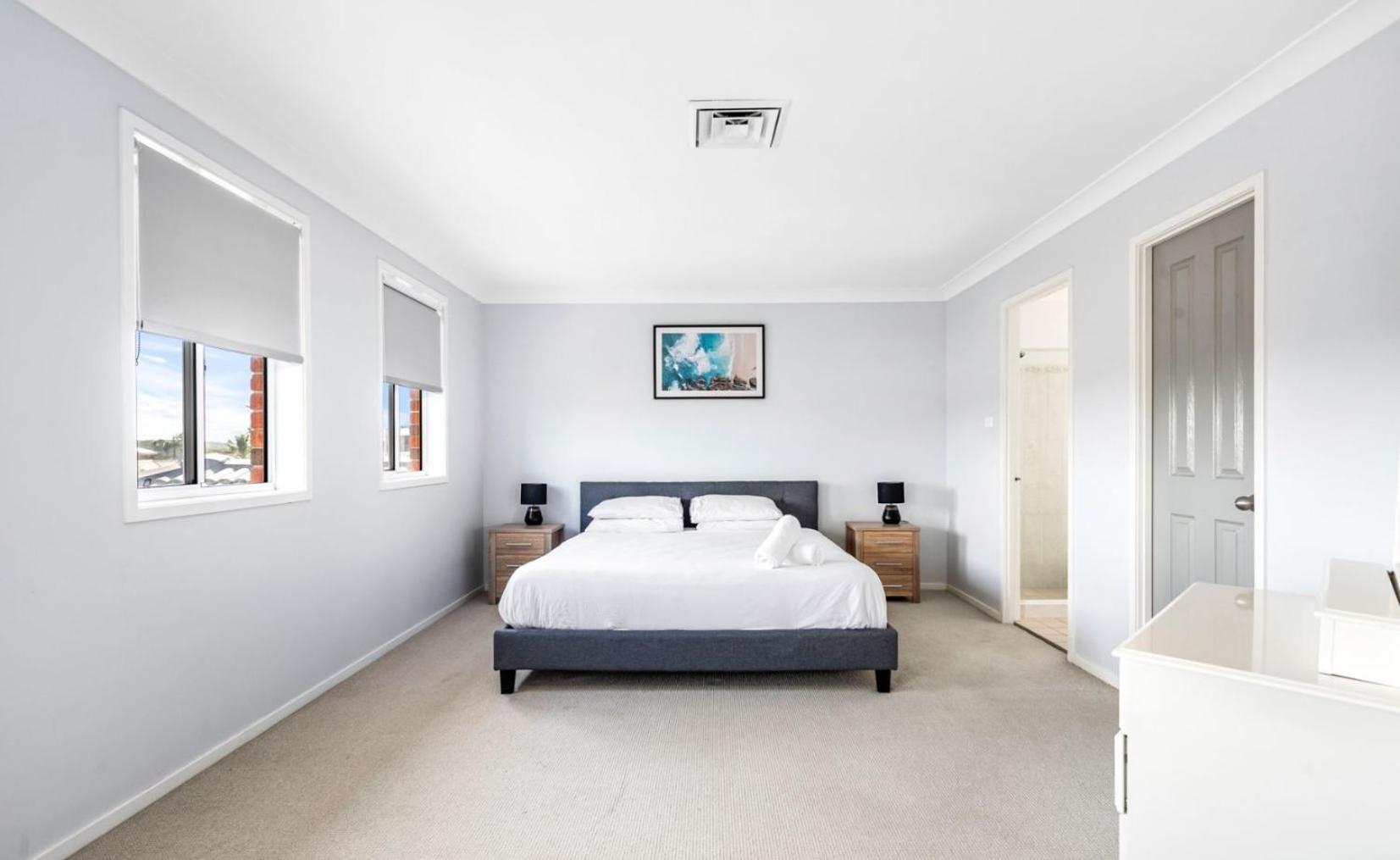 Cheerful 4-bedroom family retreat in Caves Beach