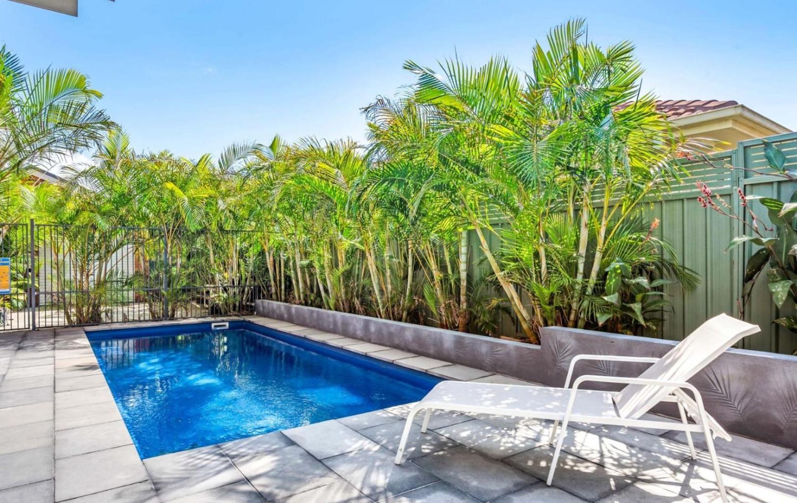 Cheerful 4-bedroom family retreat in Caves Beach