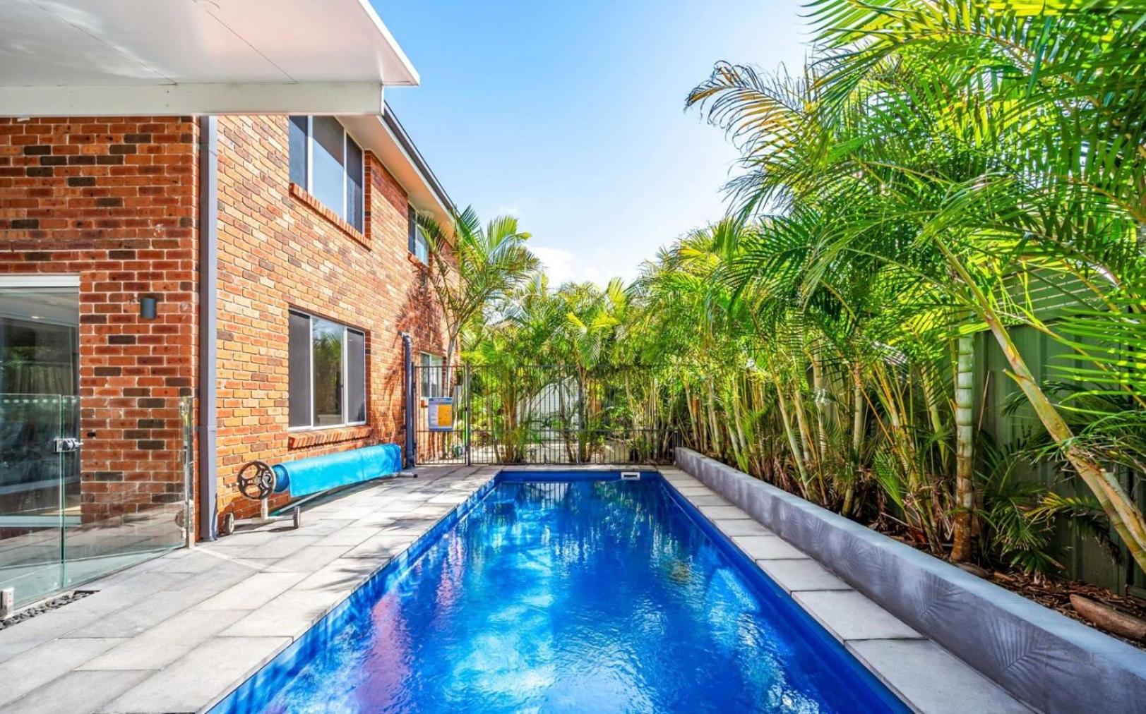 Cheerful 4-bedroom family retreat in Caves Beach
