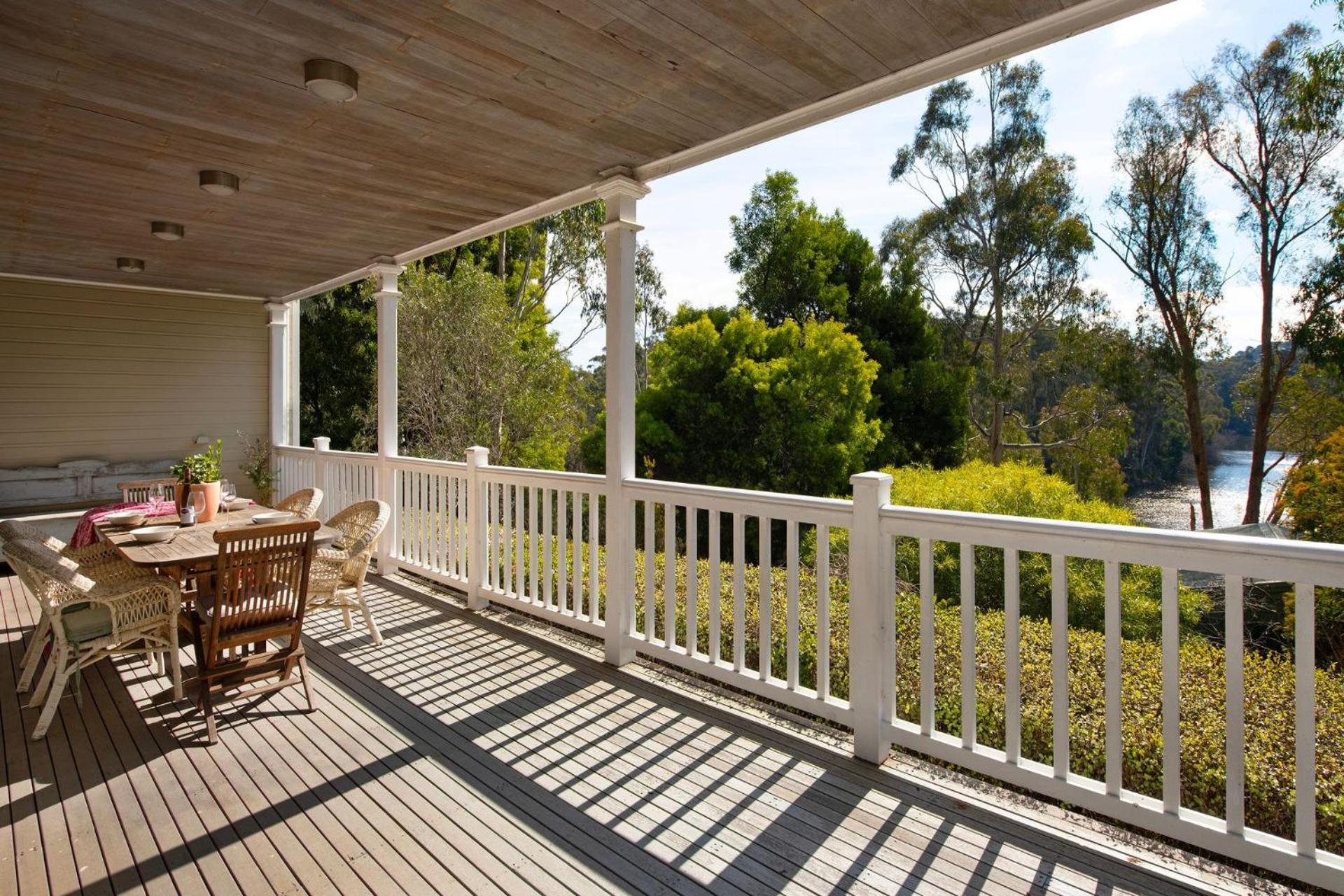 Lakeview - spacious home by the lake