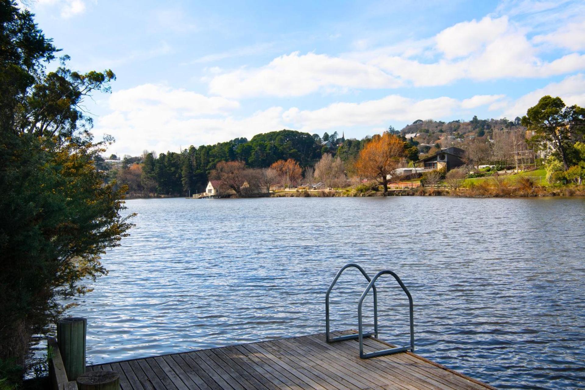 Lakeview - spacious home by the lake