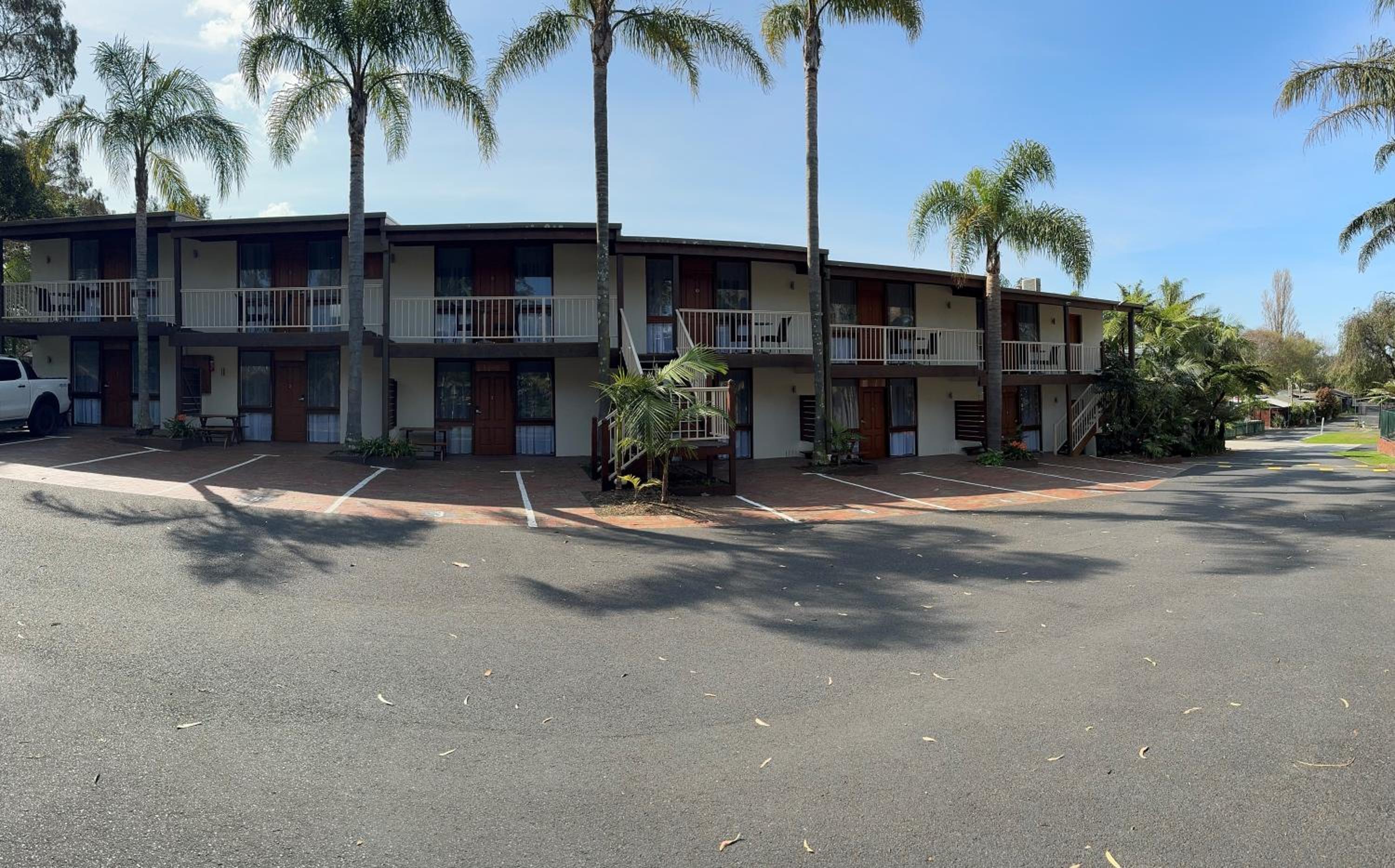 Hotel Kaloha Holiday Resort Phillip Island - Image 1